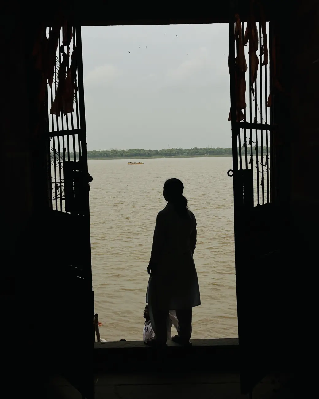 Banaras ghat, photograph by Muskan Kapoor